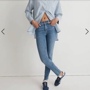 9" Mid-Rise Skinny Jeans in Cloverdale Wash